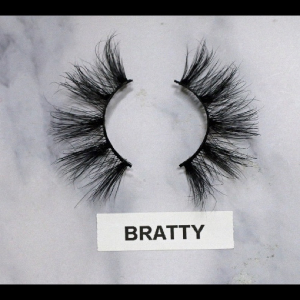Illegally long 25mm mink lashes